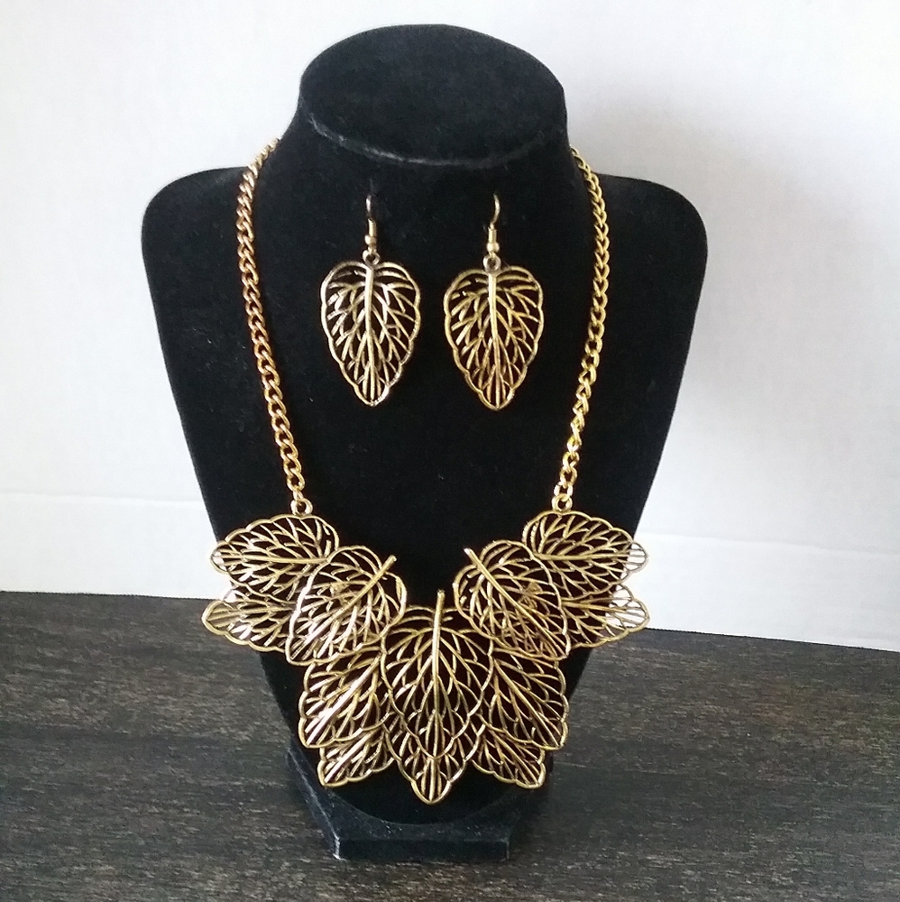 Beautiful New Leaf Necklace & Earring Set
